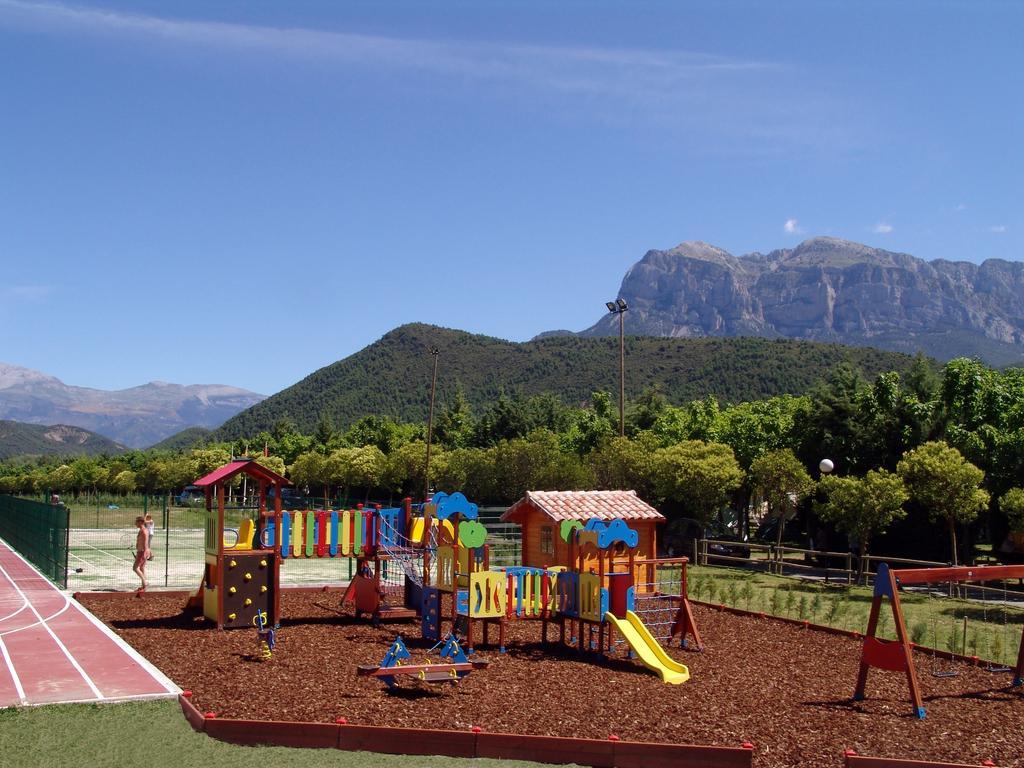 Bungalows Peña Montañesa Ainsa Bagian luar foto